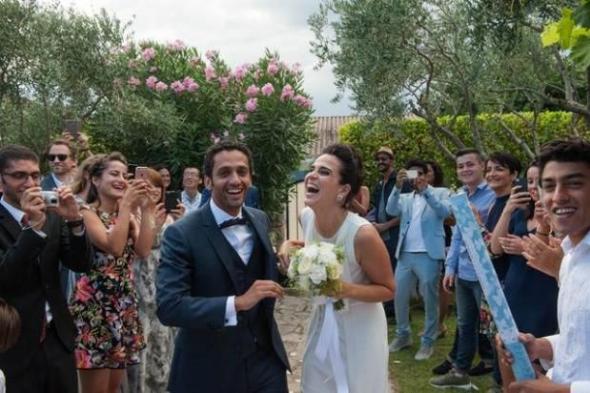 بالصور| محمد حاتم يُعلن زواجه في باريس